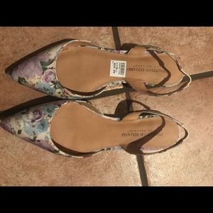 Floral slip on with strap size 8.5